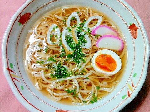 半熟茹で卵と竹輪のうどん